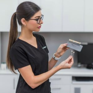 Emergency-Dentist-Palm-Beach-Assessing-Dental-Shade-Guide